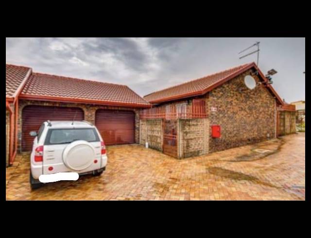 3 BEDROOM TOWNHOUSE FOR SALE IN EDLEEN